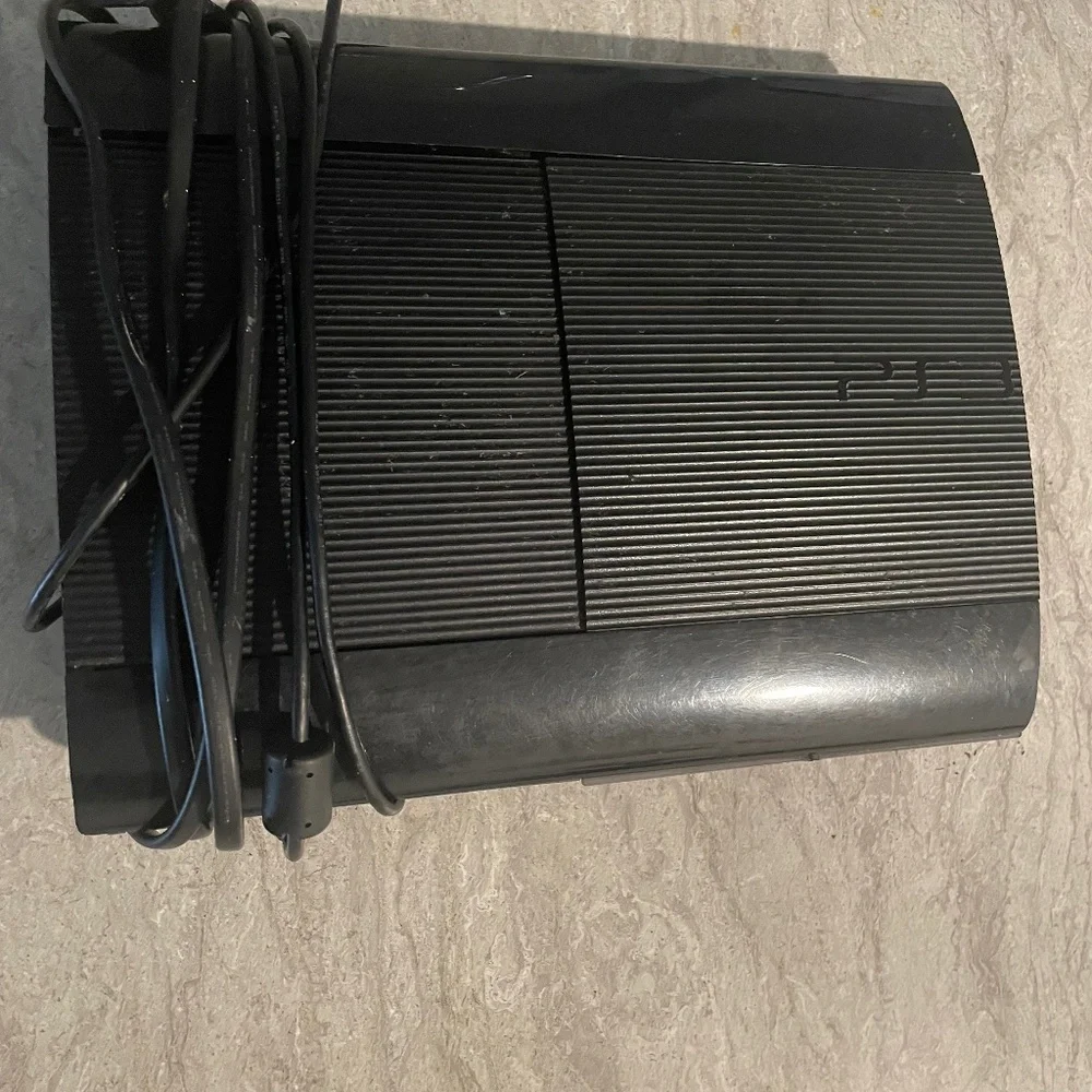 Sony PlayStation 3 Super Slim (Camouflage Controller Included)